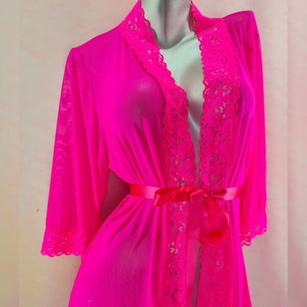 Kimono levantadora de transparencia fucsia